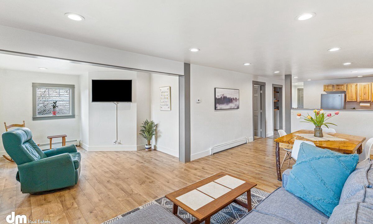 Photo of Livingroom in Northeast Anchorage