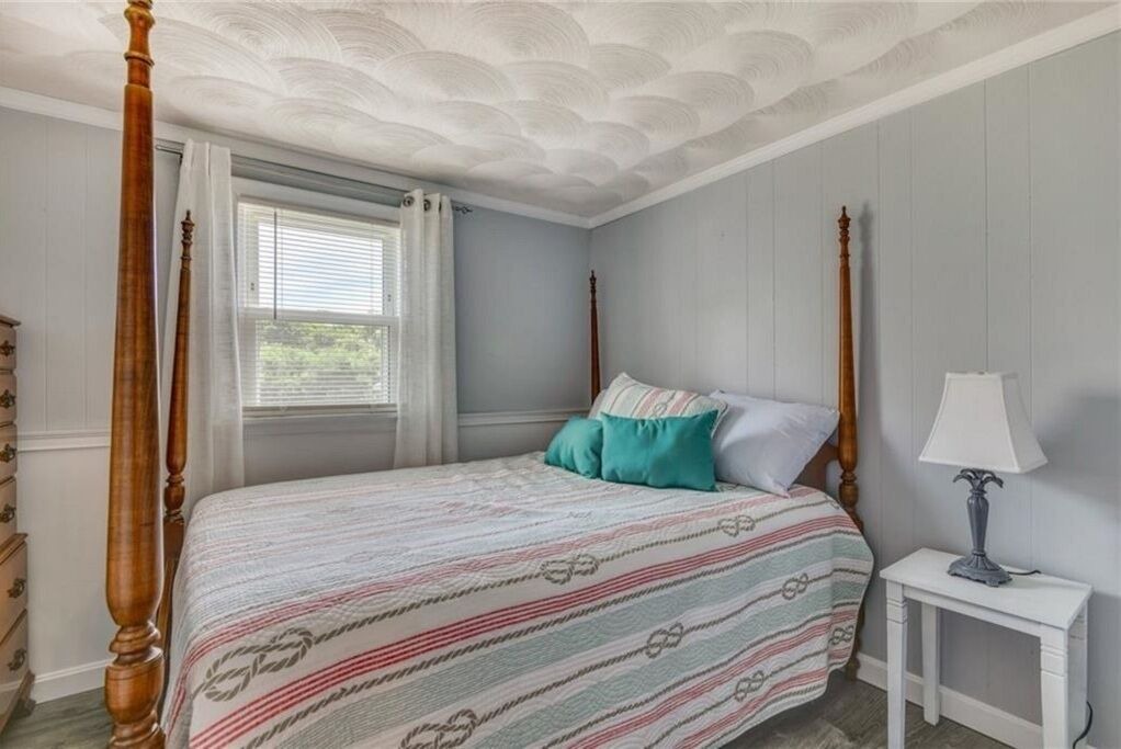 Photo of Bedroom in Matunuck