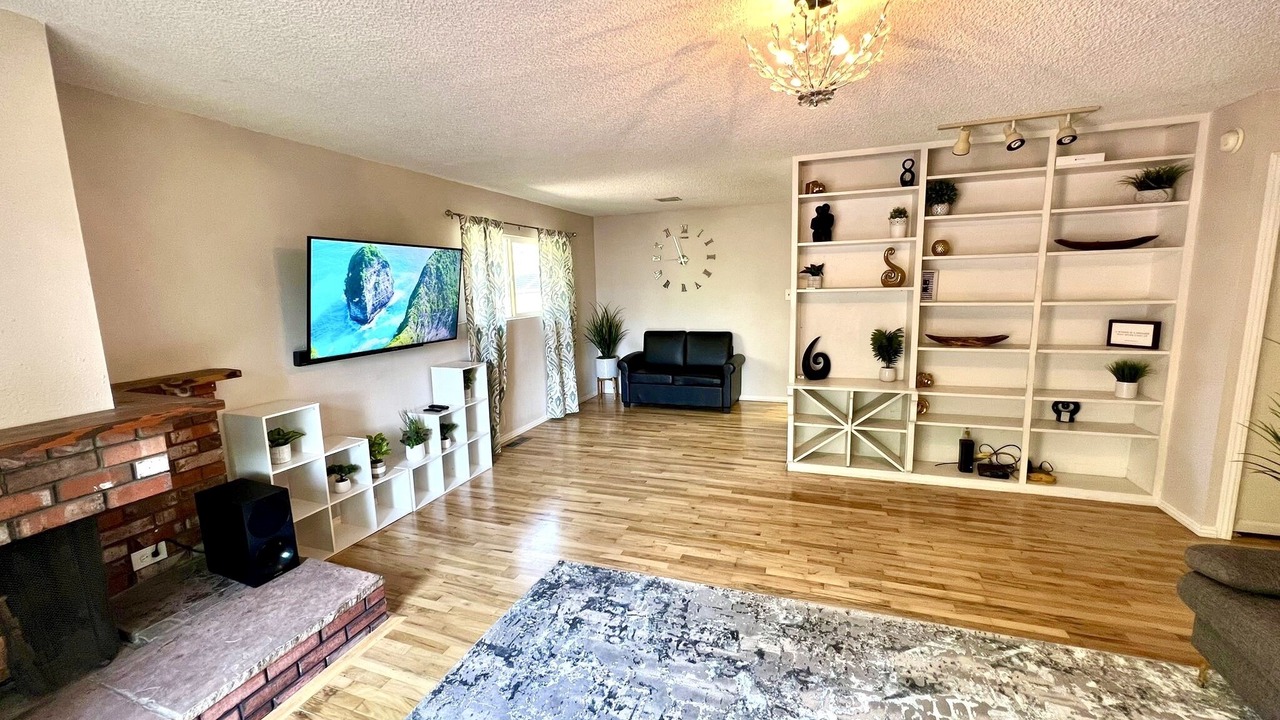 Photo of Livingroom in West University