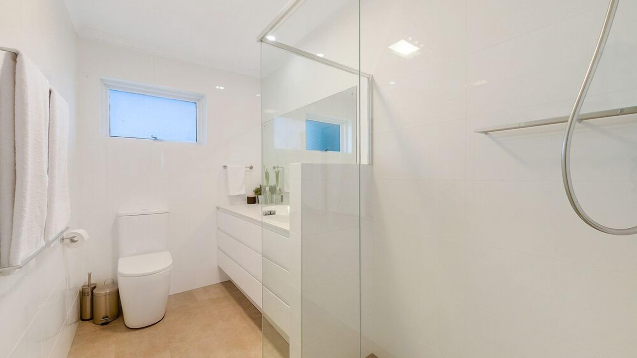 Photo of Bathroom in West Lakes Shore