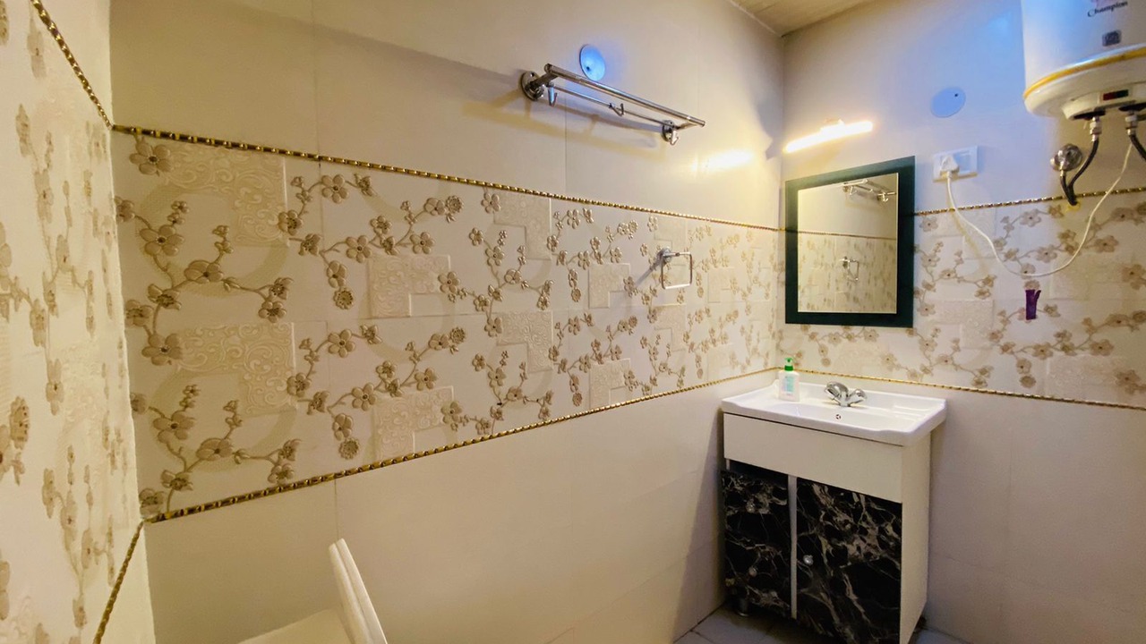 Photo of Bathroom in The Mall Road