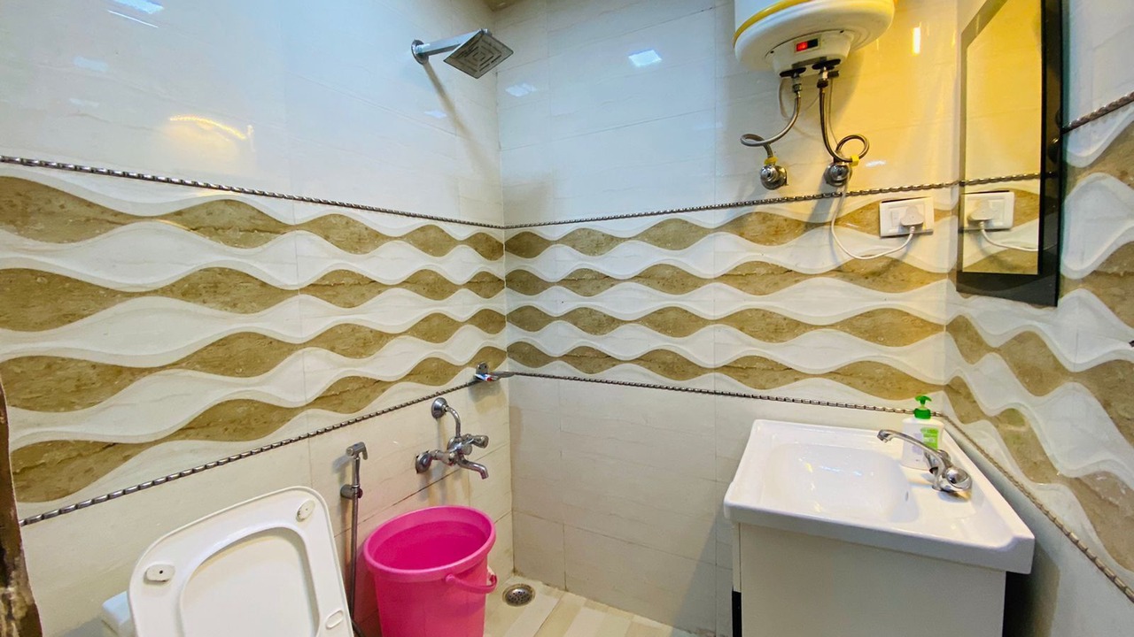 Photo of Bathroom in The Mall Road