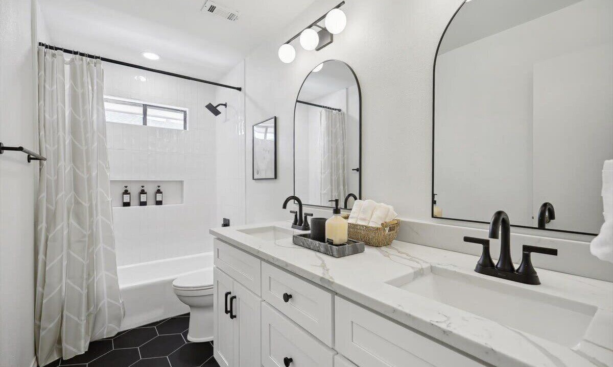 Photo of Bathroom in Allen