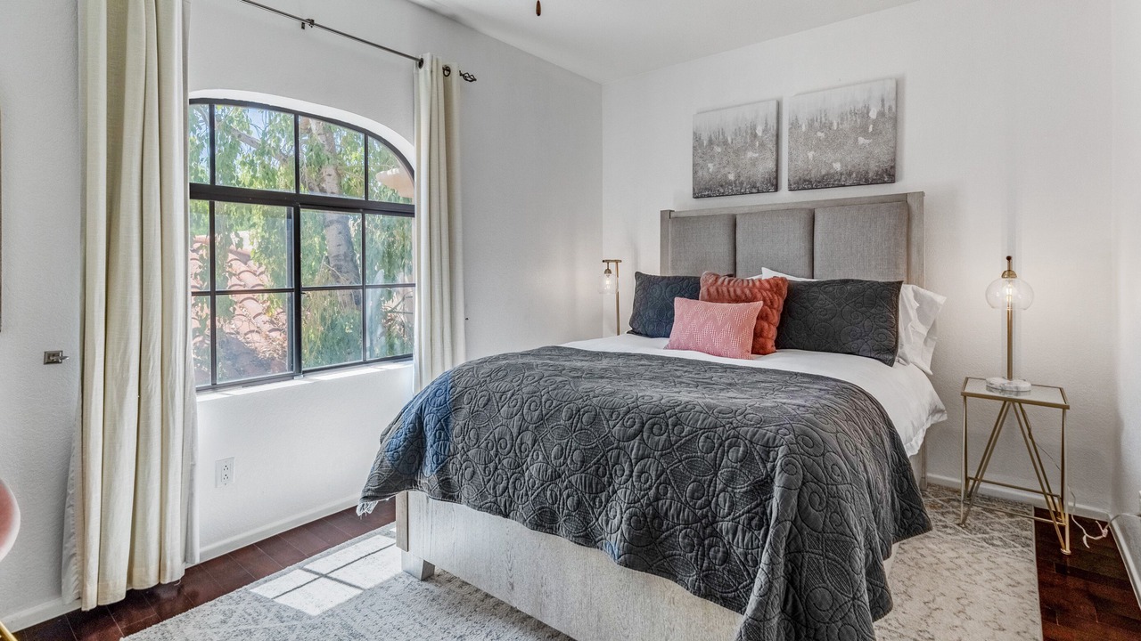 Photo of Bedroom in Biltmore Courts