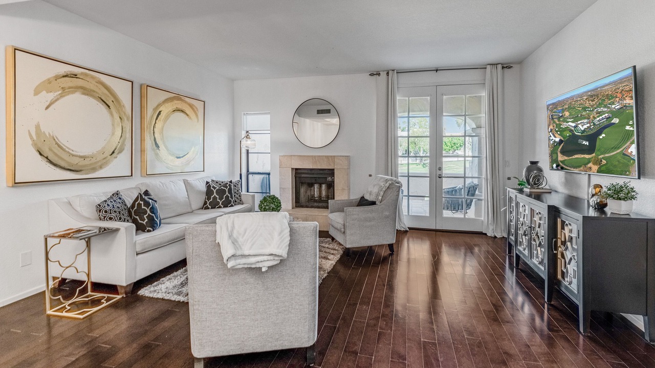 Photo of Livingroom in Biltmore Courts
