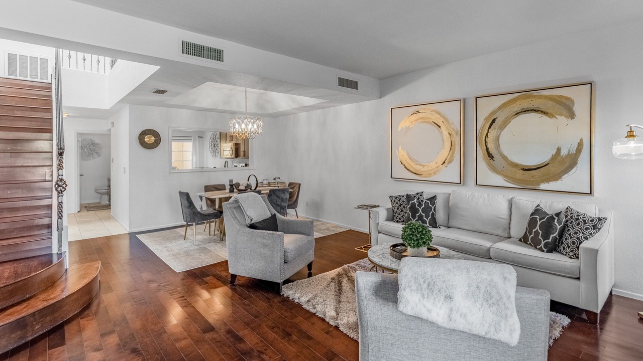Photo of Livingroom in Biltmore Courts