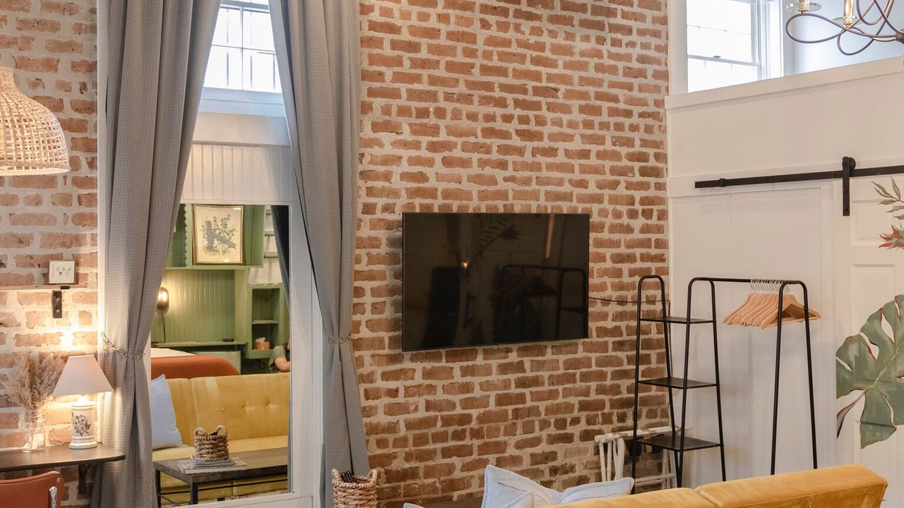 Photo of Livingroom in Old West Broad Neighborhood
