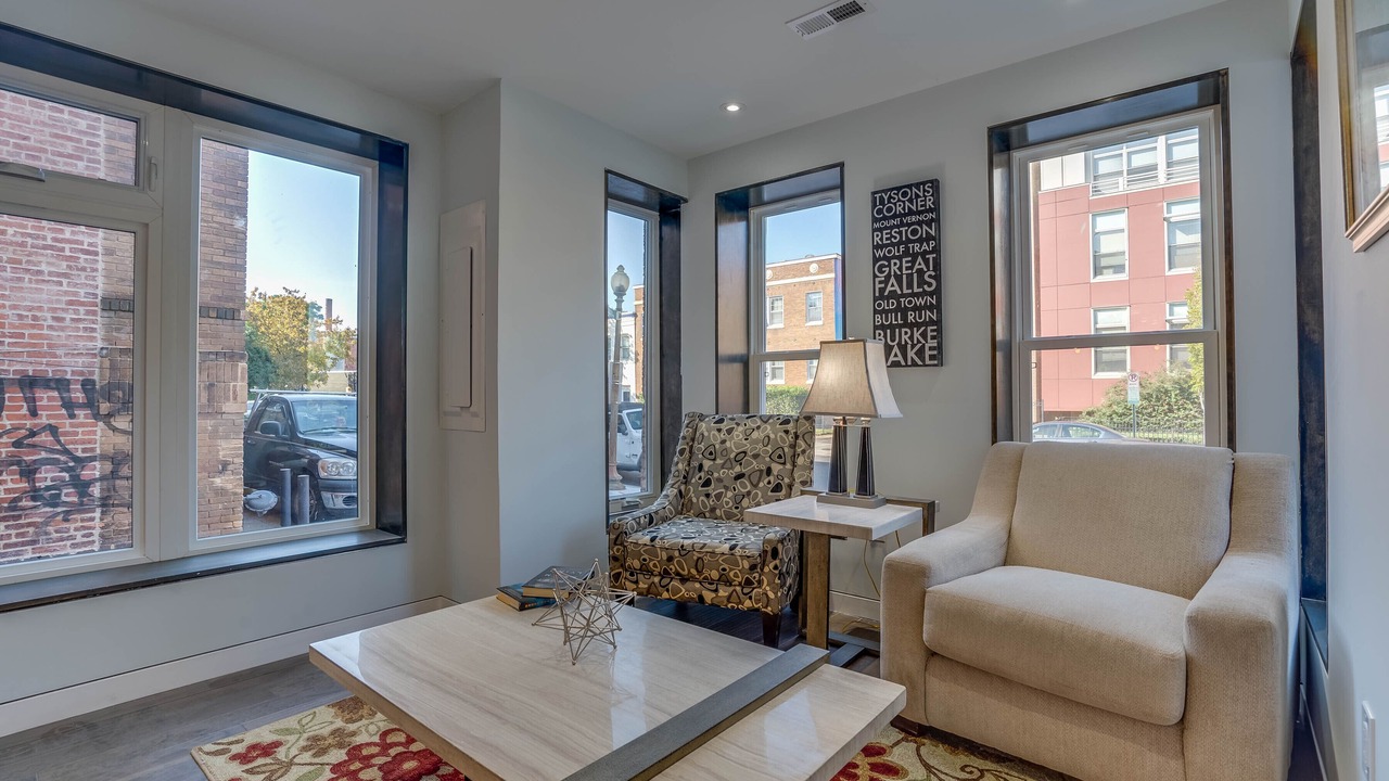Photo of Livingroom in Truxton Circle