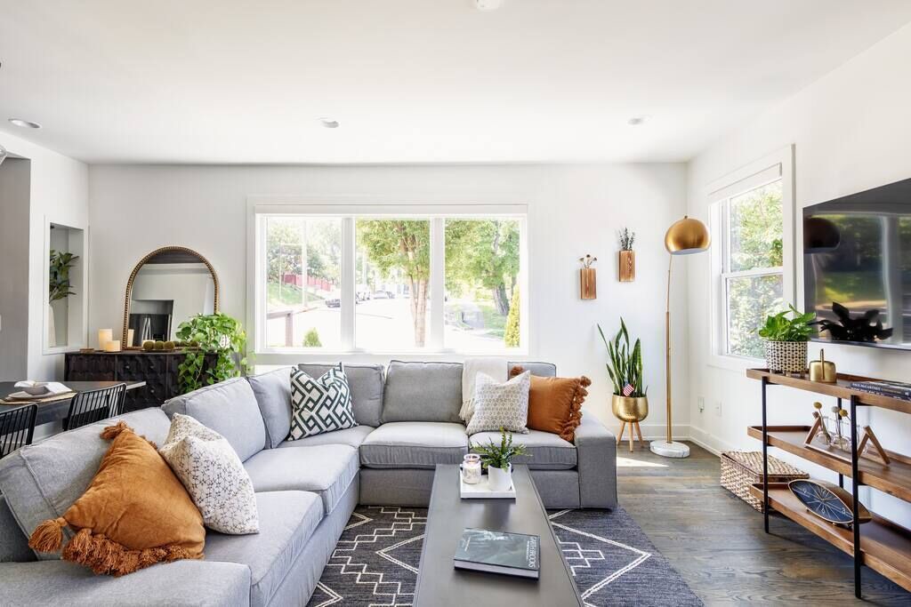 Photo of Livingroom in Shelby Hills