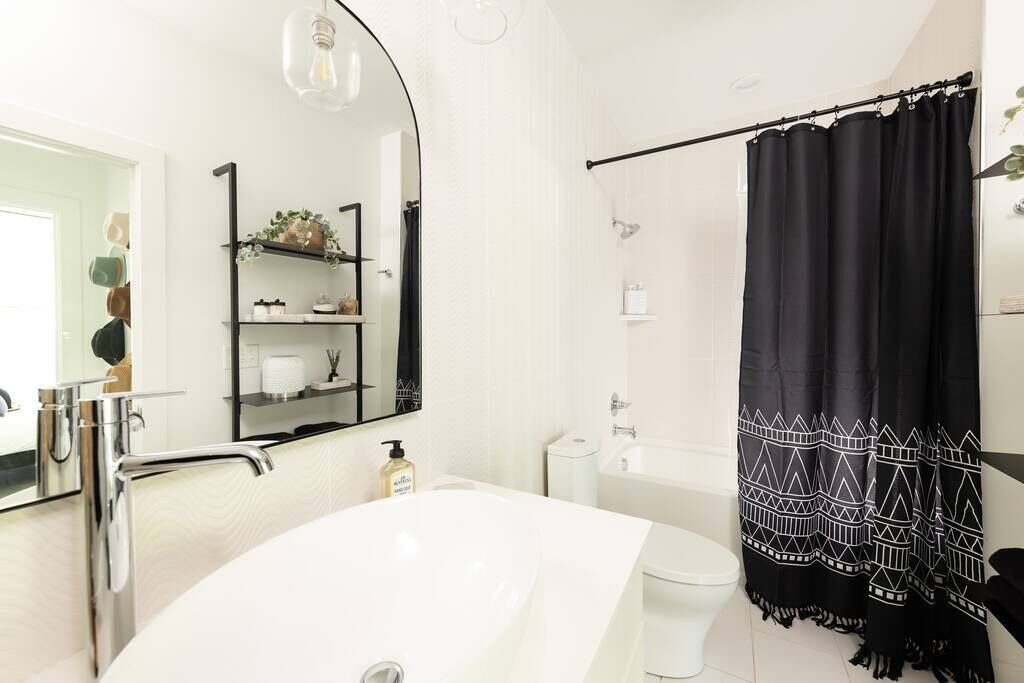 Photo of Bathroom in Shelby Hills