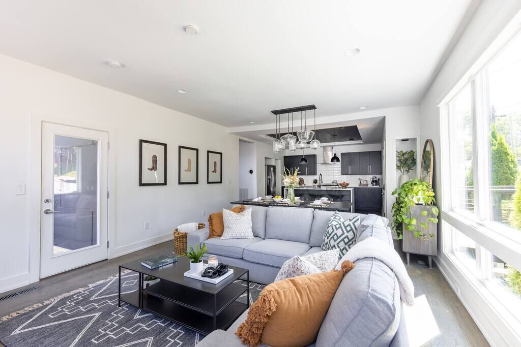 Photo of Livingroom in Shelby Hills
