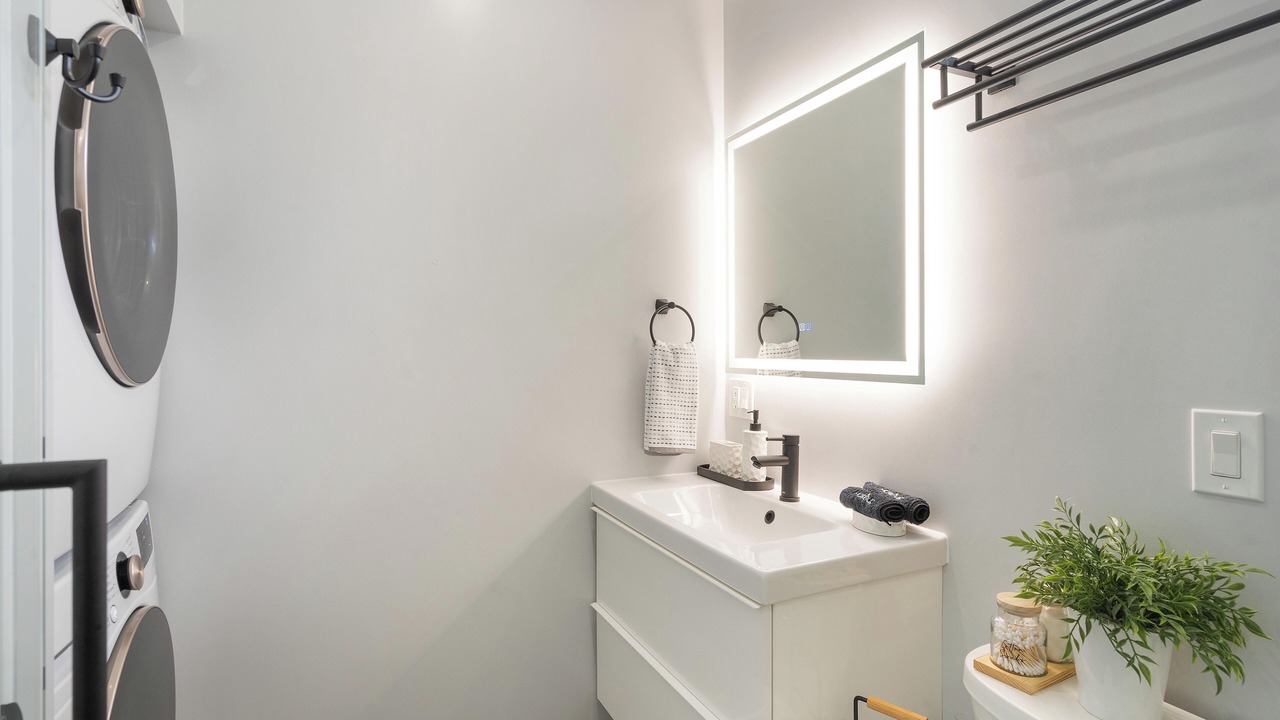 Photo of Bathroom in Del Aire