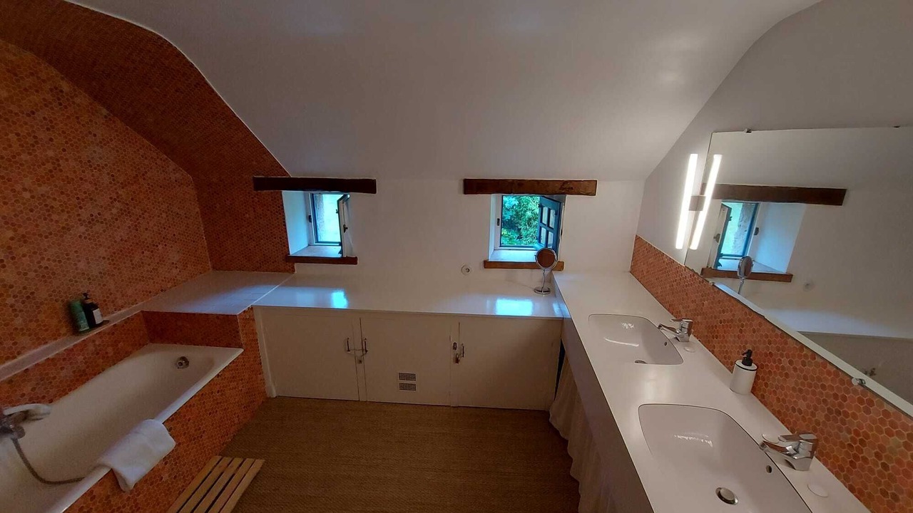 Photo of Bathroom in Locoal-Mendon