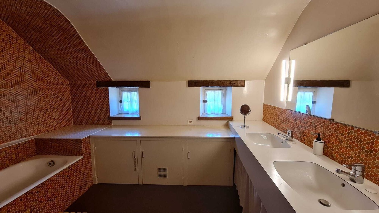 Photo of Bathroom in Locoal-Mendon