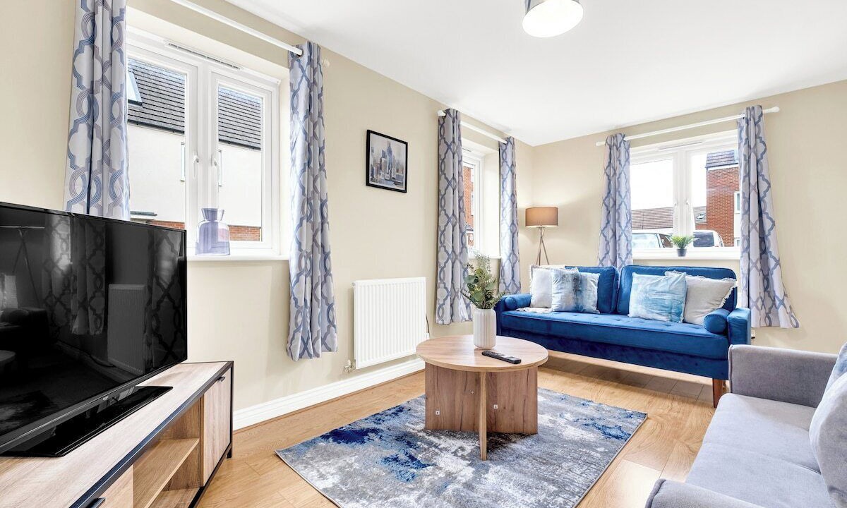 Photo of Livingroom in Newport Pagnell