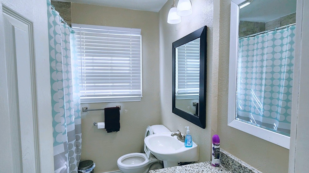 Photo of Bathroom in Central Arlington