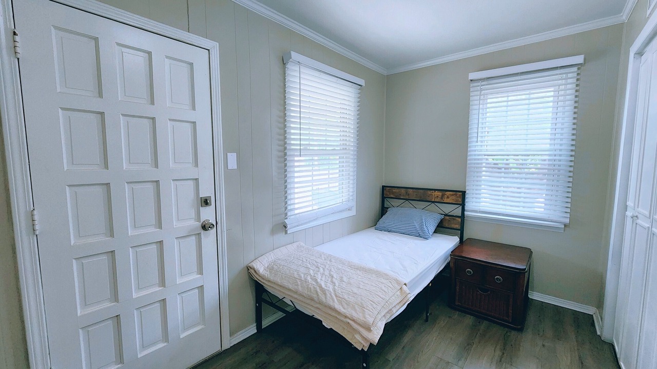 Photo of Bedroom in Central Arlington