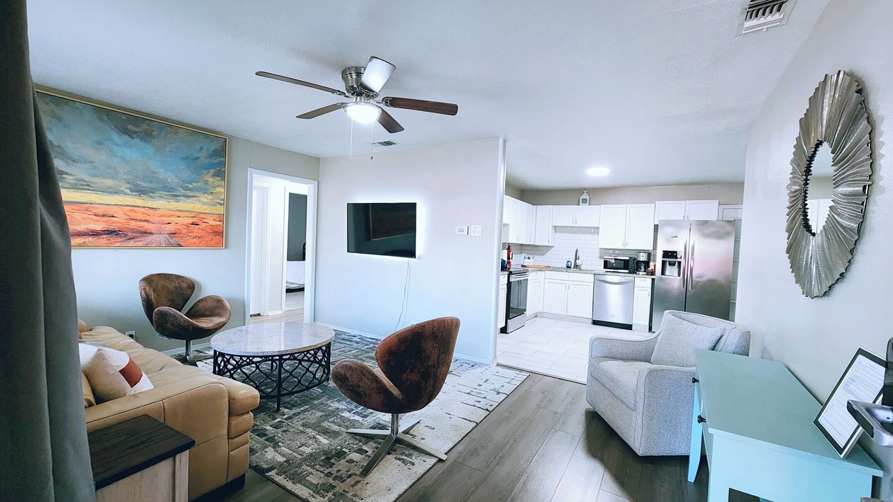 Photo of Livingroom in Central Arlington