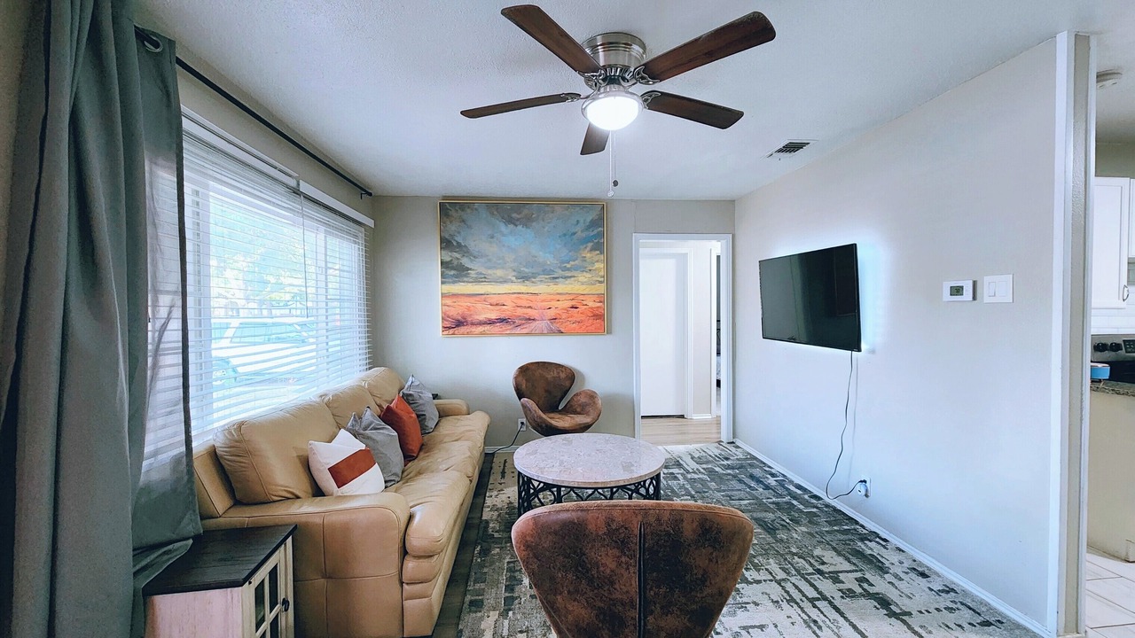 Photo of Livingroom in Central Arlington