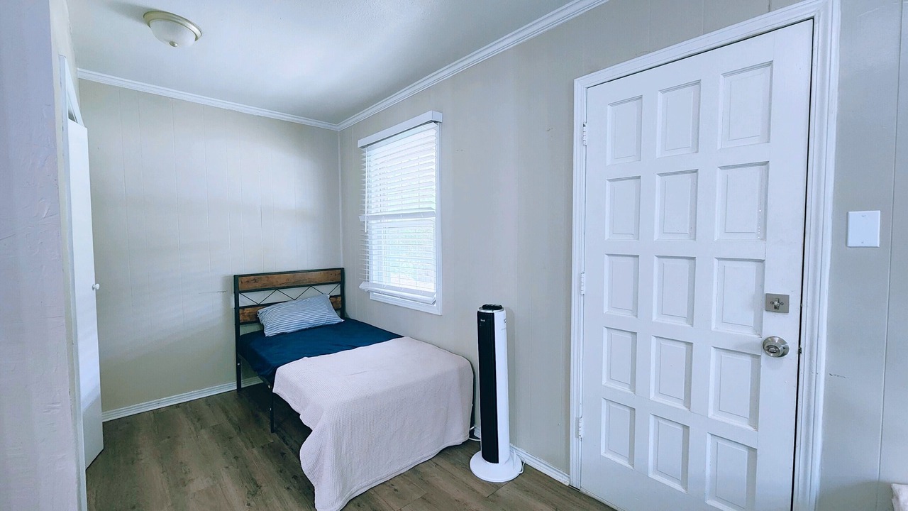 Photo of Bedroom in Central Arlington