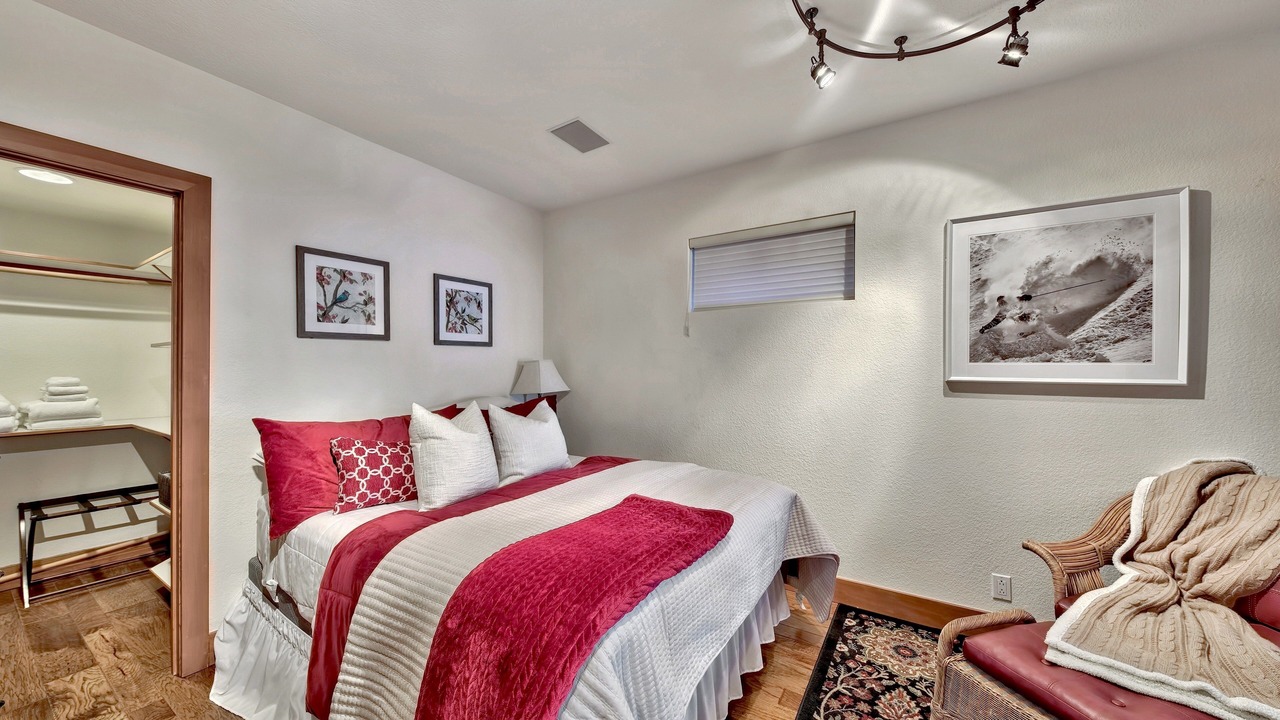 Photo of Bedroom in Lakeridge