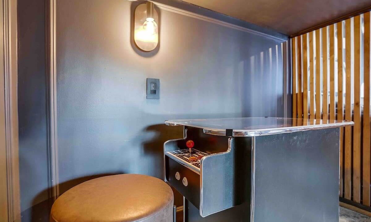 Photo of Bedroom in Hollywood Hills West