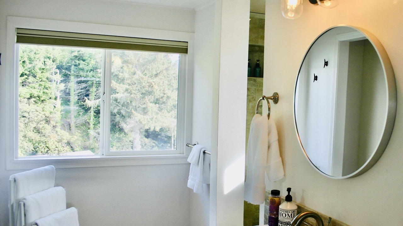 Photo of Bathroom in Gold Beach