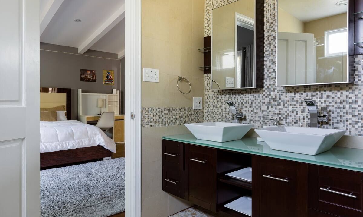 Photo of Bathroom in Tarzana