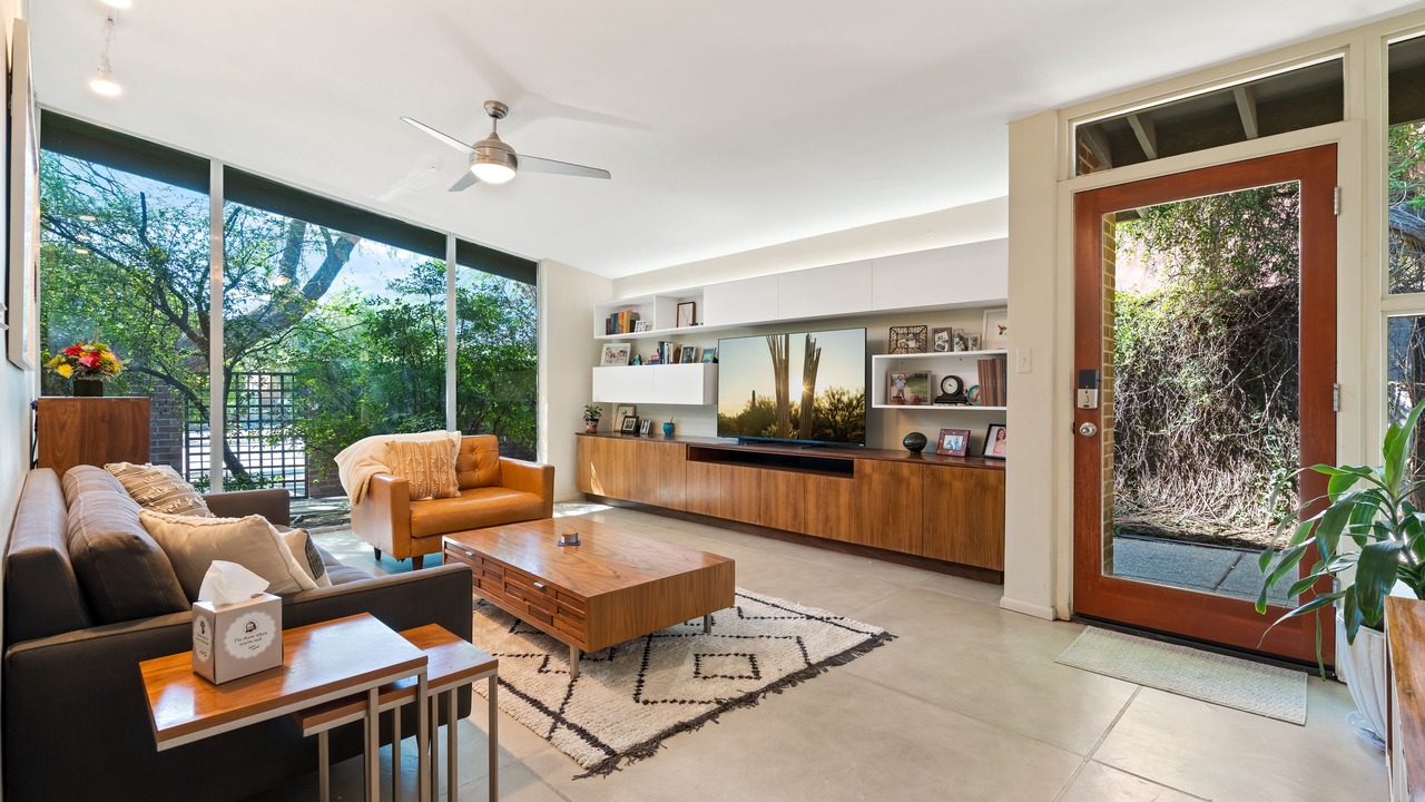 Photo of Livingroom in Sam Hughes