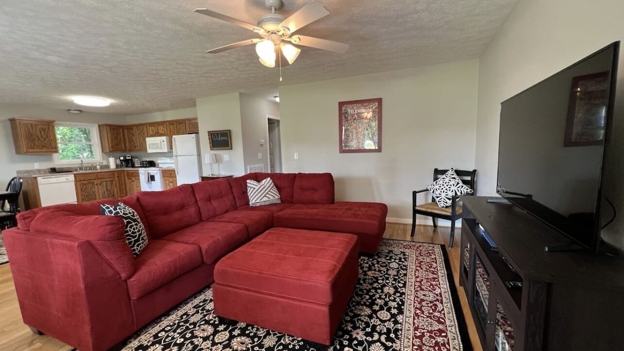 Photo of Livingroom in Farmville