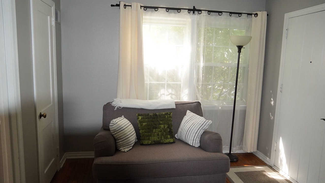 Photo of Livingroom in State College