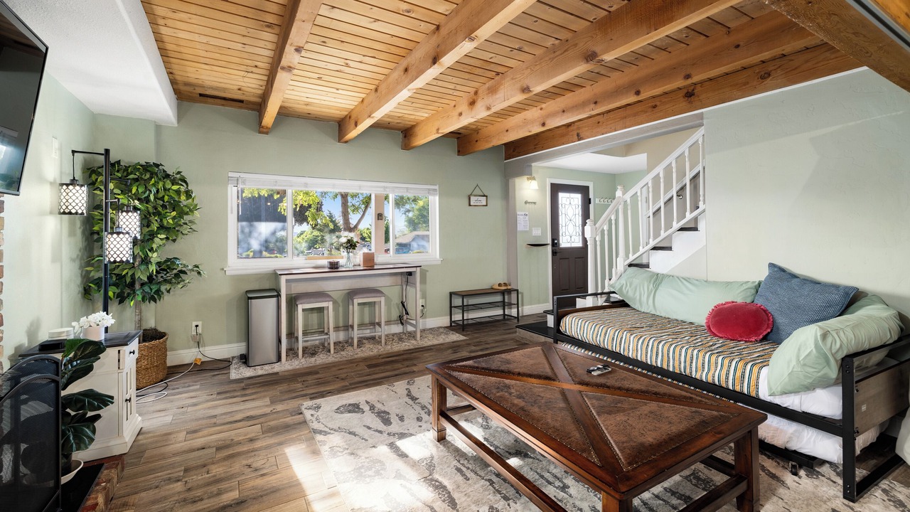 Photo of Livingroom in West University