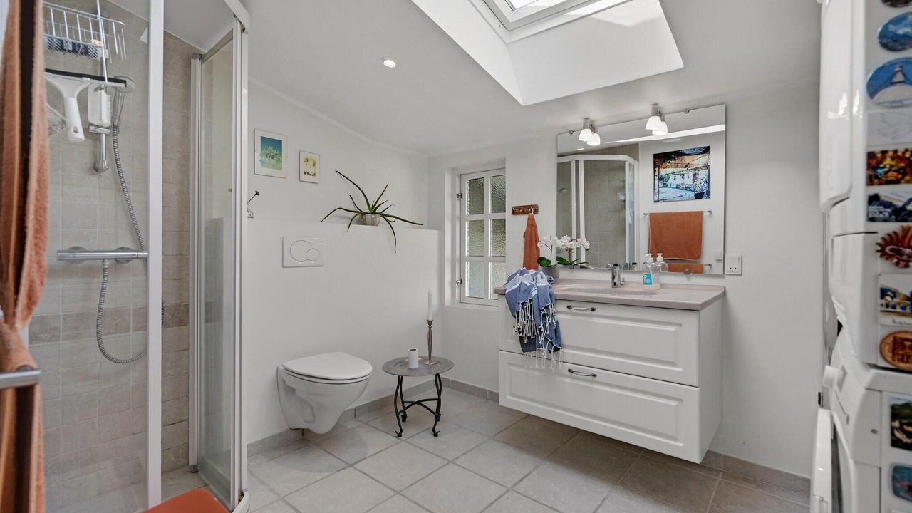 Photo of Bathroom in Beder Malling
