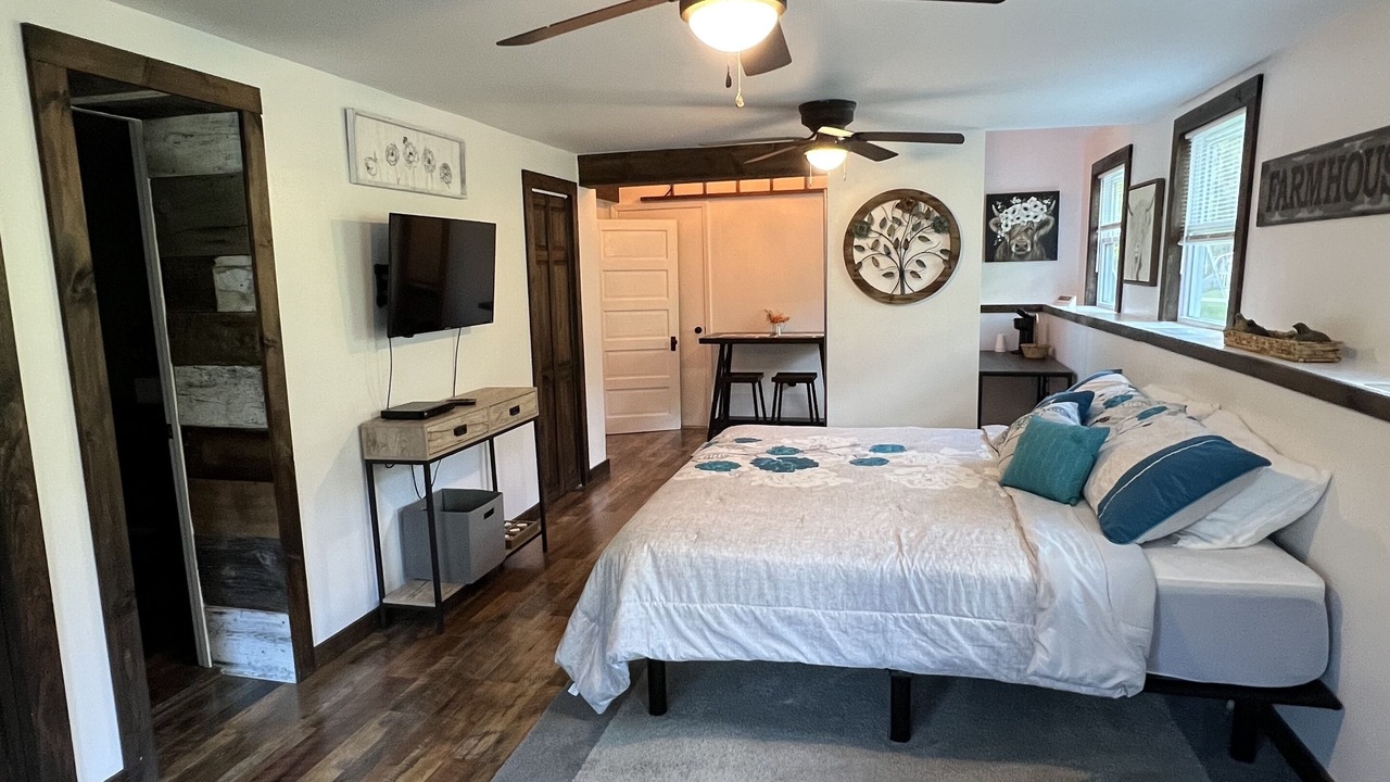 Photo of Bedroom in Gap Mills