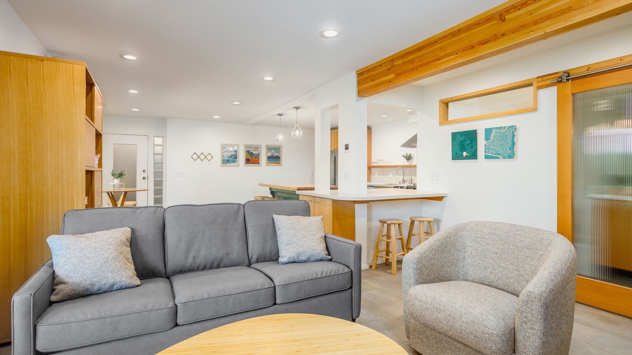 Photo of Livingroom in Downtown Anchorage