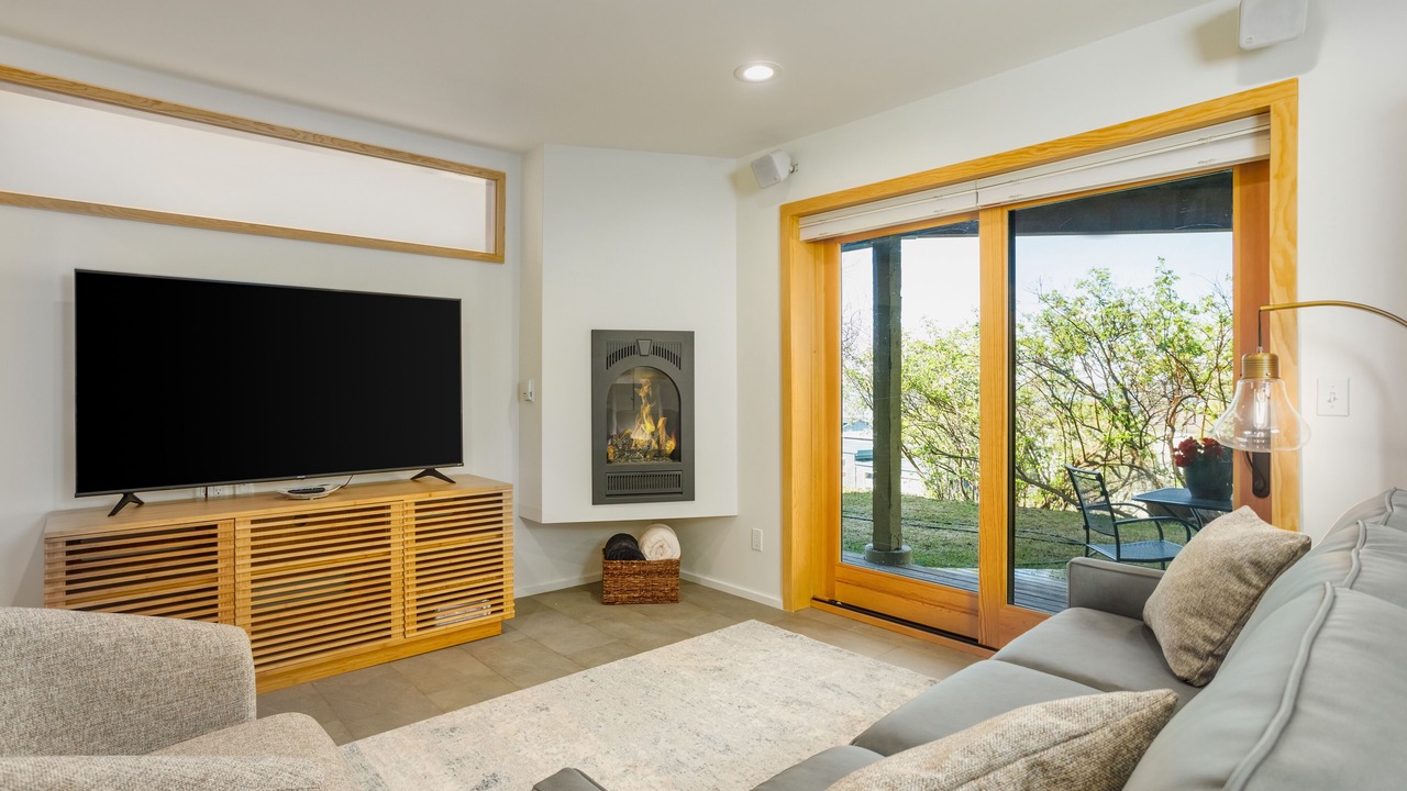 Photo of Livingroom in Downtown Anchorage