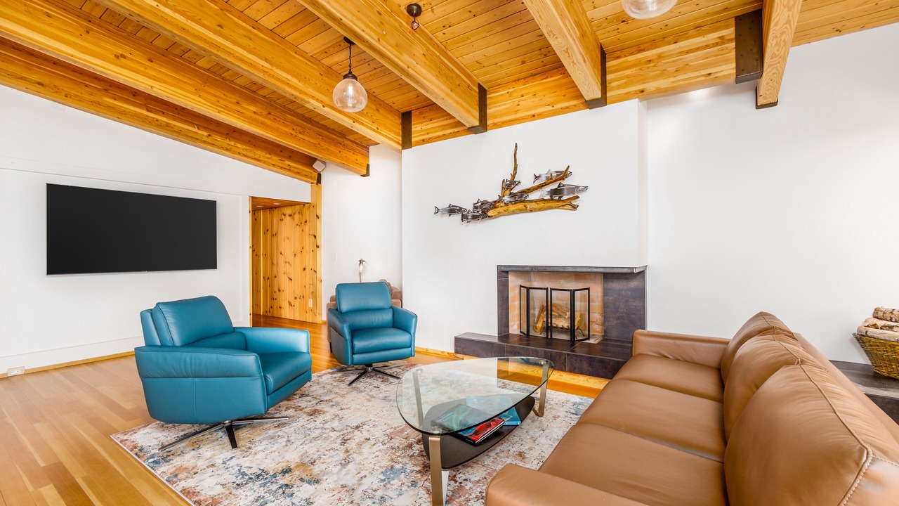 Photo of Livingroom in Downtown Anchorage