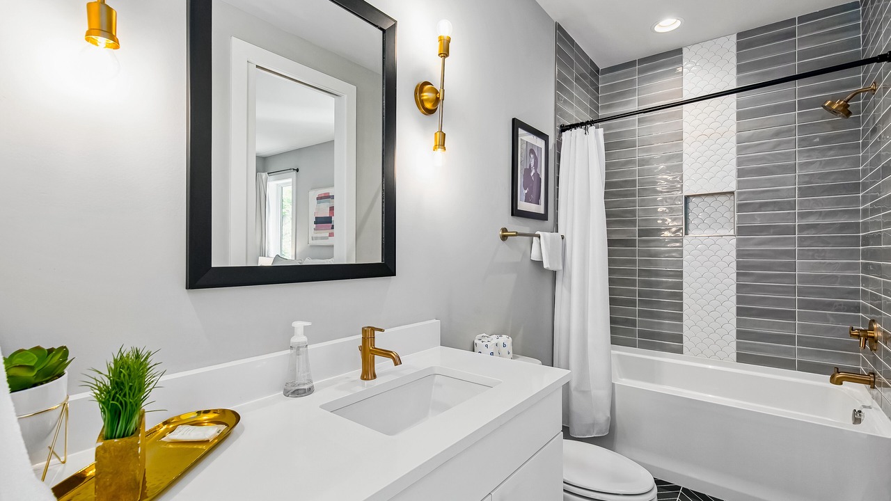 Photo of Bathroom in Hadley - Washington