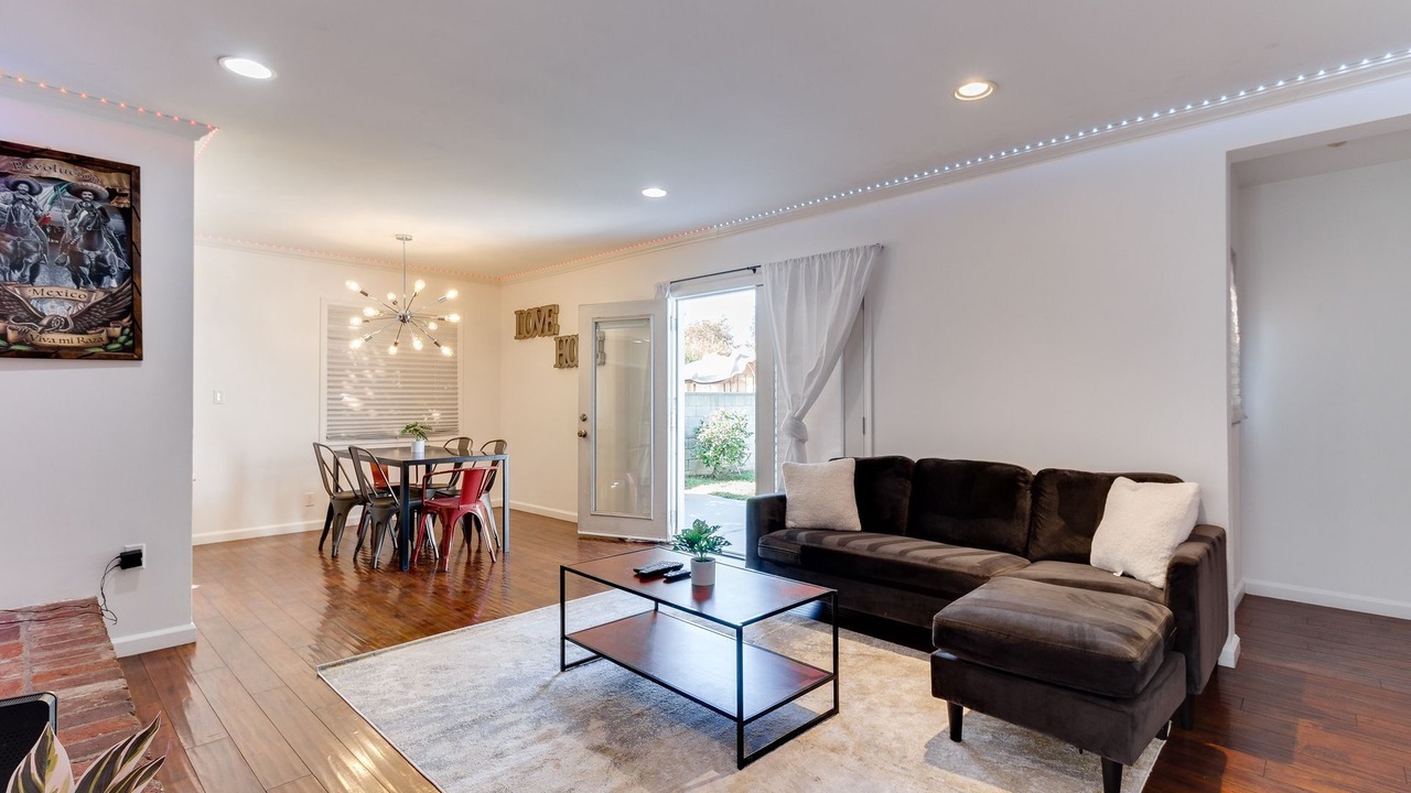 Photo of Livingroom in Reseda