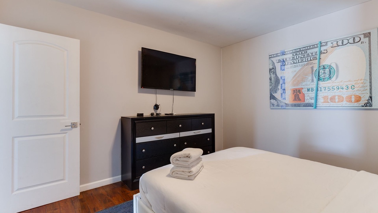 Photo of Bedroom in Reseda