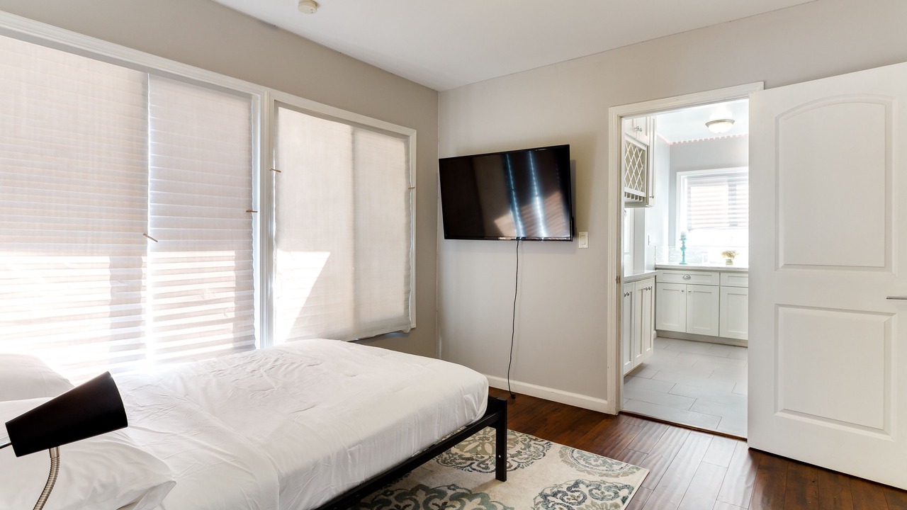 Photo of Bedroom in Reseda