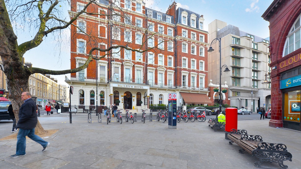 Photo of Others in South Kensington