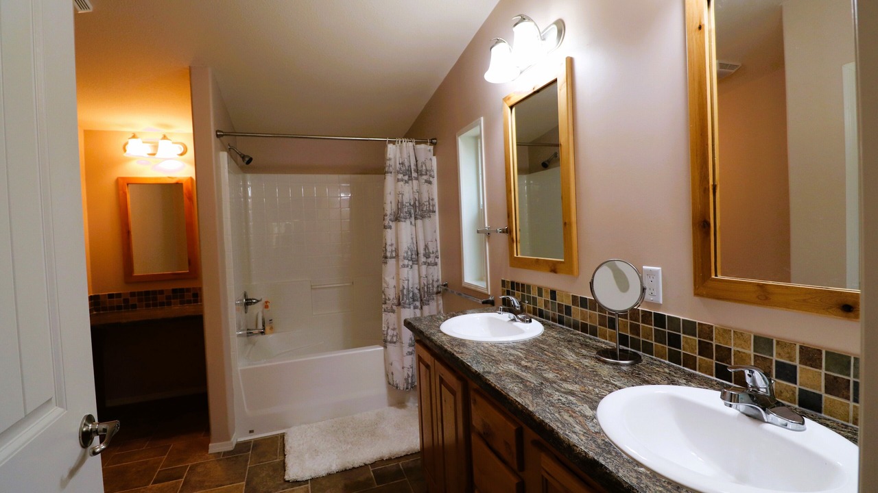Photo of Bathroom in Deka Lake