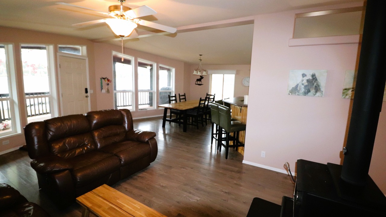 Photo of Livingroom in Deka Lake