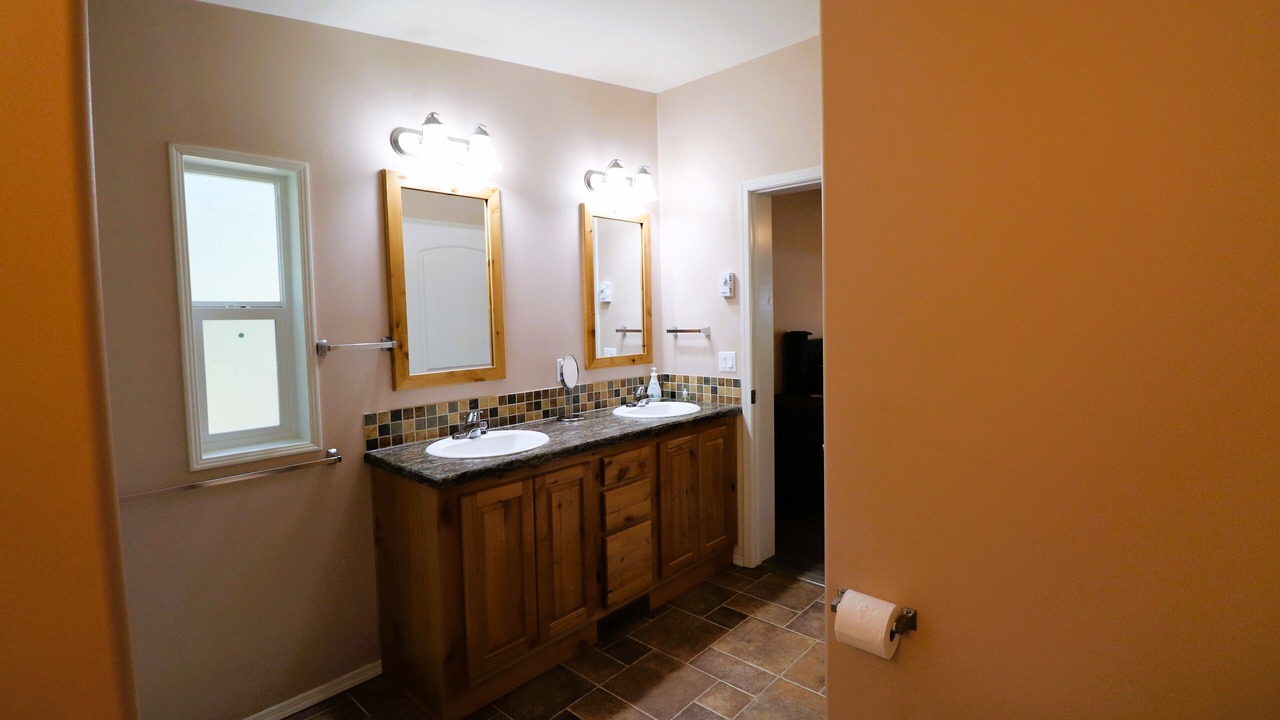 Photo of Bathroom in Deka Lake