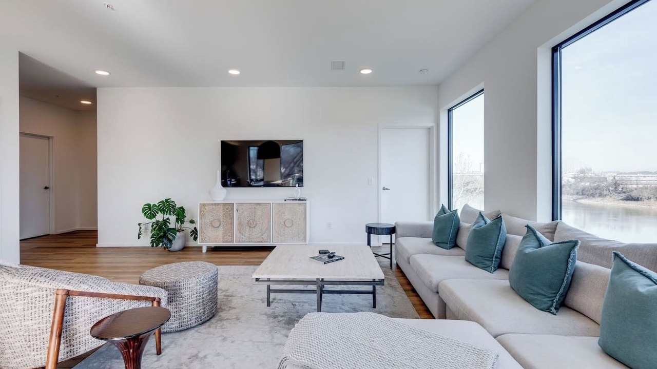 Photo of Livingroom in North Capitol