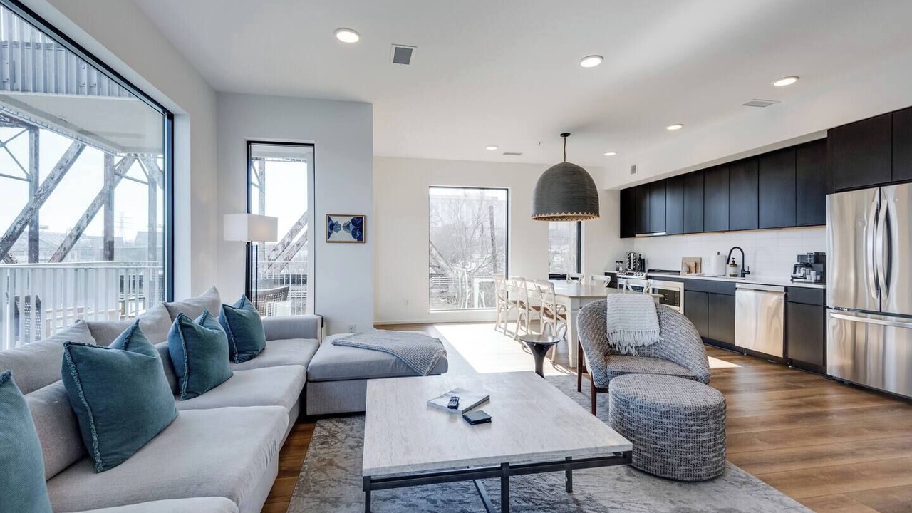 Photo of Livingroom in North Capitol