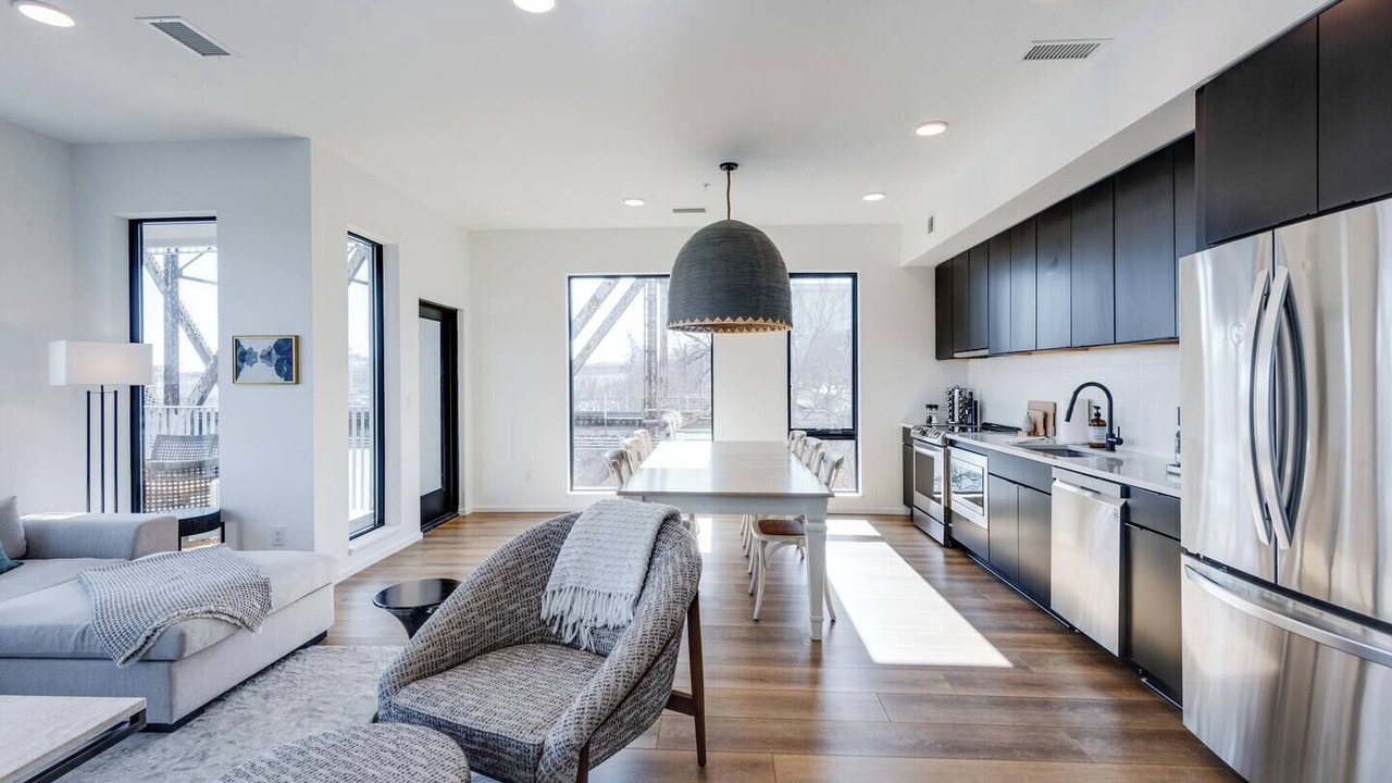 Photo of Livingroom in North Capitol