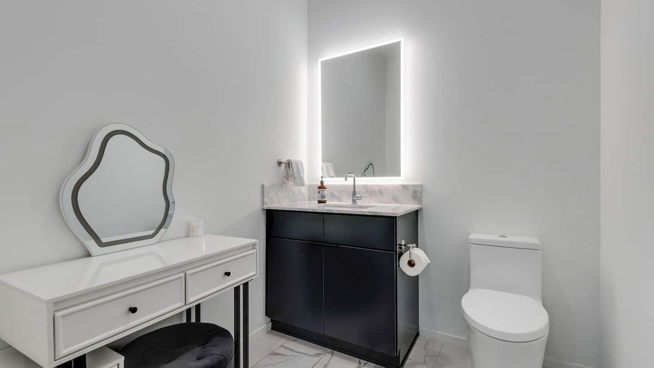 Photo of Bathroom in North Capitol