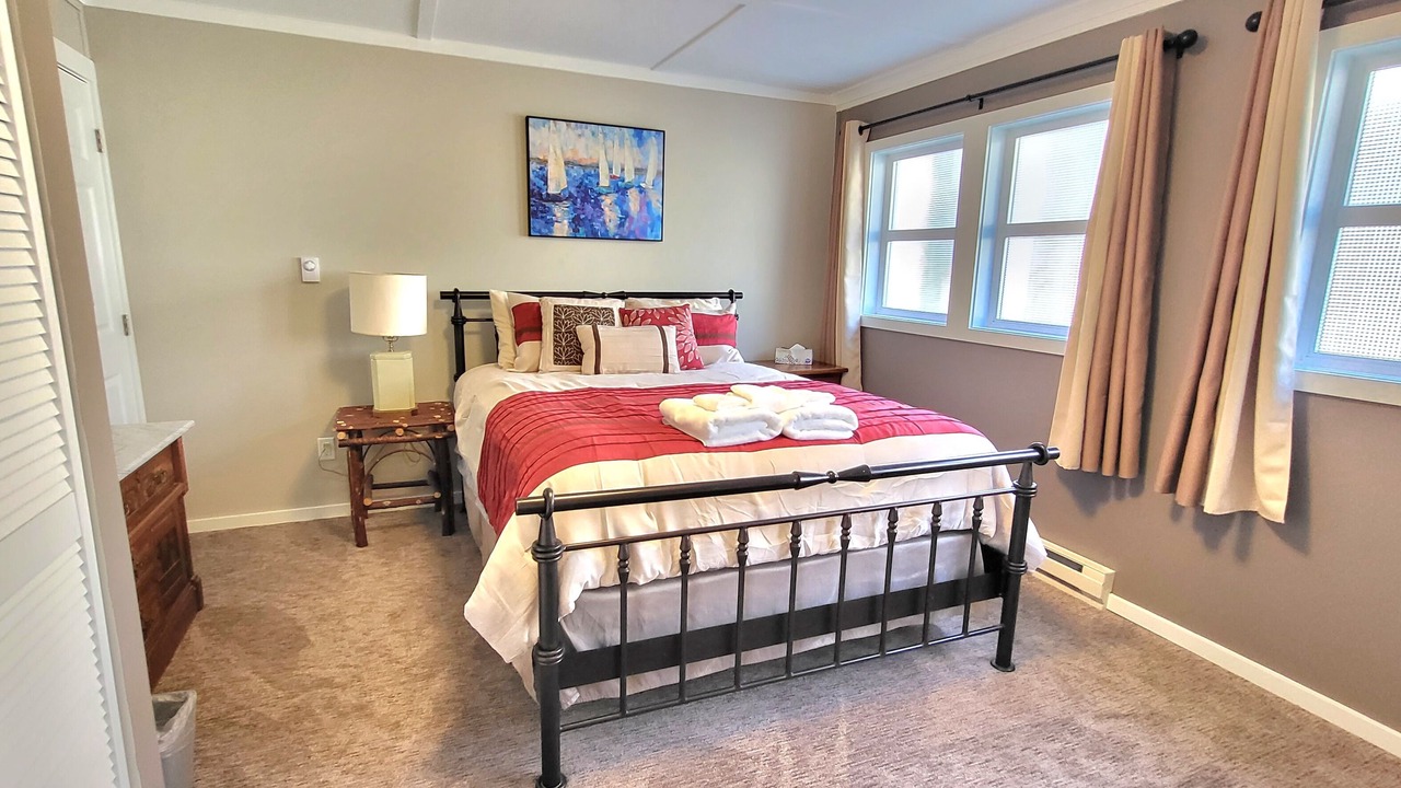 Photo of Bedroom in Netarts